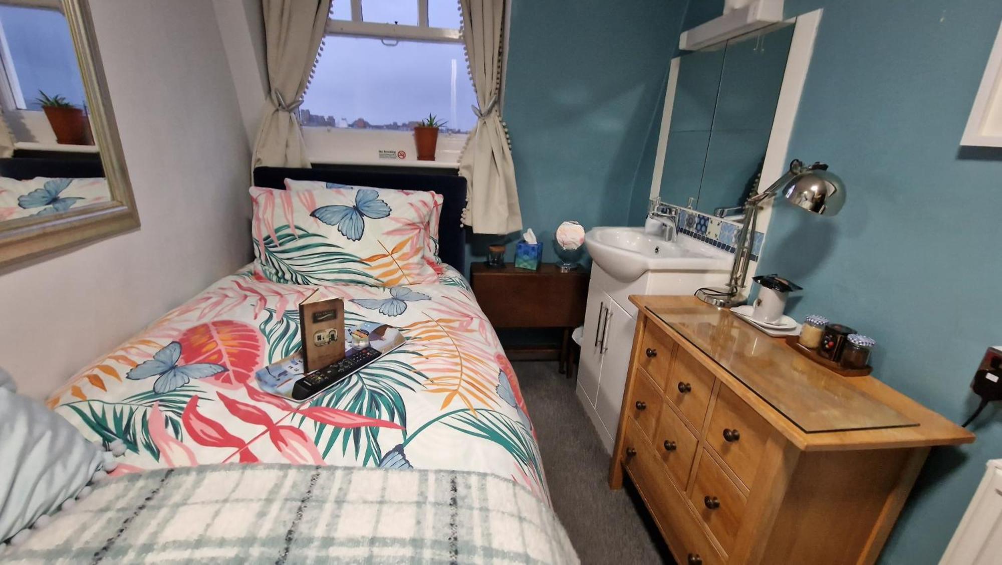 The Ocean Guest House Weymouth Bagian luar foto