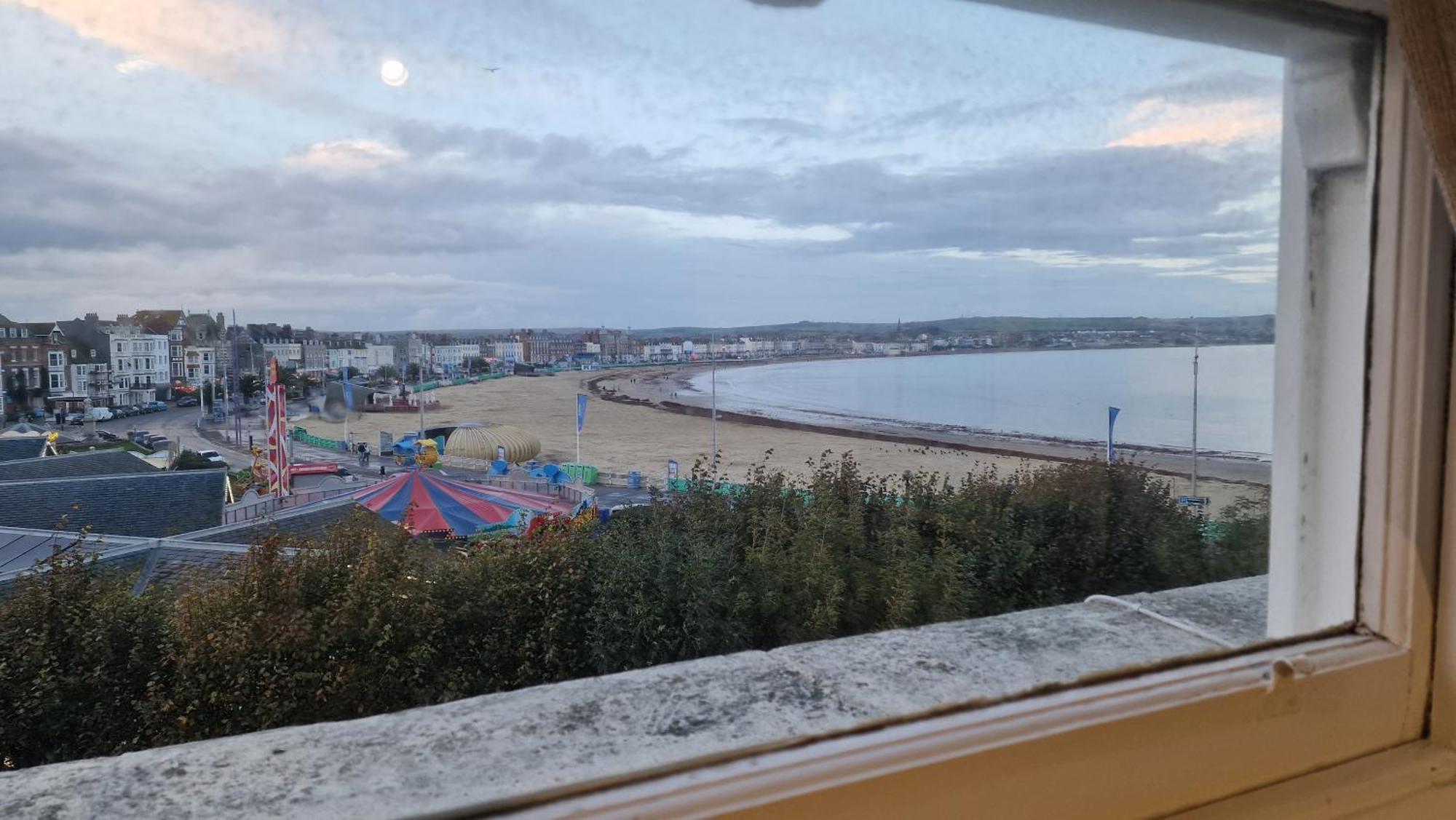 The Ocean Guest House Weymouth Bagian luar foto